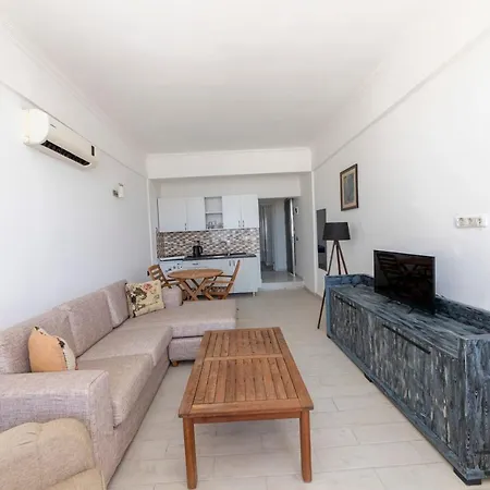 Refreshing House With Shared Terrace Near Sea In The Heart Of Bodrum 아파트 검벳
