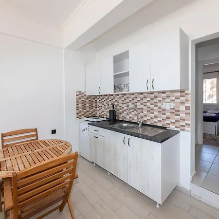 아파트 Refreshing House With Shared Terrace Near Sea In The Heart Of Bodrum 검벳